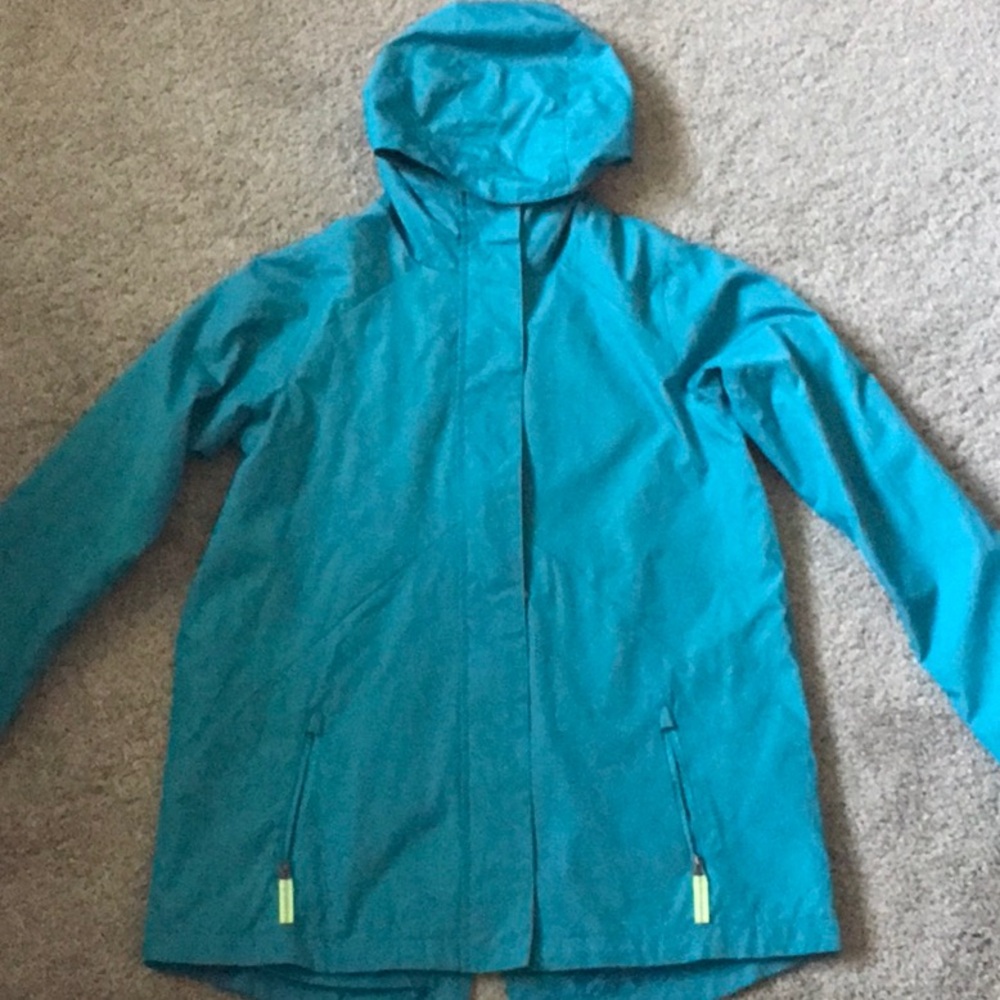 Girl’s light rain coat size 14-16